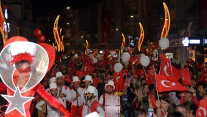 Cumhuriyet Fener Alayı ve Kortej Galeri