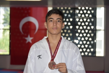 Karate Şampiyonasında Aliağa’ya Madalya Galeri