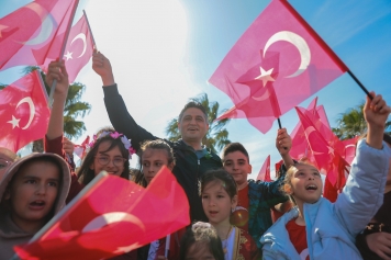 Aliağa’da 23 Nisan Çocuk Bayramı Coşkuyla Kutlandı Galeri