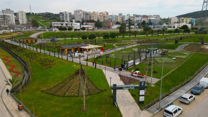 Aliağa’da Rengârenk Bir Bahçe: Green Park Galeri