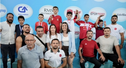ALİAĞALI GÜREŞÇİLERDEN İKİ TÜRKİYE DERECESİ BİRDEN Galeri