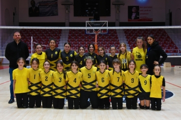 Aliağa’nın Mini Voleybolcuları Başarılarına Yenisi Ekledi Galeri