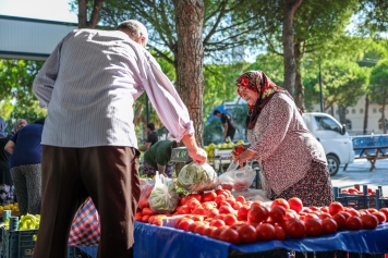 HACIÖMERLİ’DE SALI PAZARI BEREKETİ Galeri