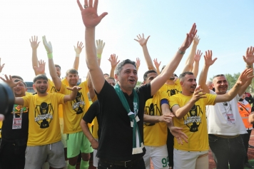 Namağlup Şampiyon Aliağaspor FK 2.Ligde Galeri
