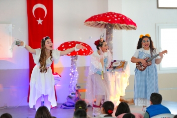 Aliağa Belediyesi Orman Tiyatrosu İlk Oyunuyla Sahnede Galeri