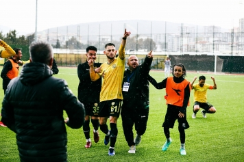 Aliağaspor FK, Liderliğini Sürdürdü Galeri