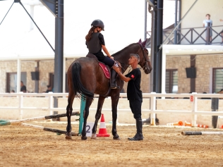 ALİAPARK ATLI SPOR KULÜBÜ’NDE İLK LİSANS SINAVI GERÇEKLEŞTİRİLDİ Galeri