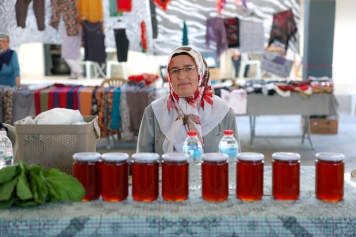 HACIÖMERLİ’DE SALI PAZARI BEREKETİ Galeri