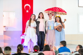 Aliağa Belediyesi Orman Tiyatrosu İlk Oyunuyla Sahnede Galeri