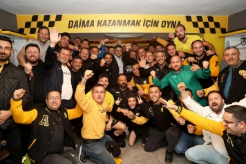 Aliağaspor FK, Liderliğini Sürdürdü Galeri