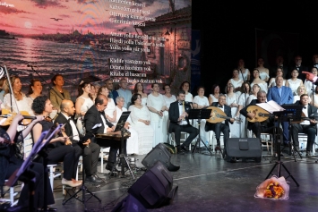 Yağmura Rağmen Büyük İlgi: ASEV Türk Sanat Müziği Korosu’ndan İstanbul Şarkıları Gecesi Galeri