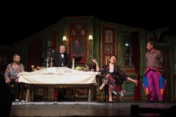 ALİAĞA SANAT GÜNLERİ, “KARANLIKTA KUMPAS”I AĞIRLADI Galeri