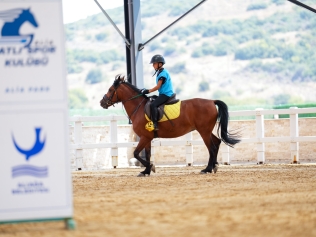ALİAPARK ATLI SPOR KULÜBÜ’NDE İLK LİSANS SINAVI GERÇEKLEŞTİRİLDİ Galeri
