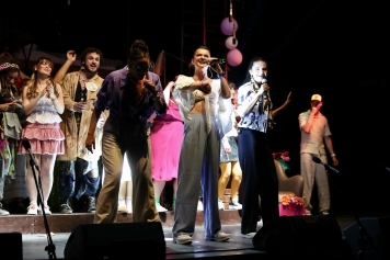 ALBET’ten Ezber Bozan Performans: “5 Dakikada Ünlü”  Galeri