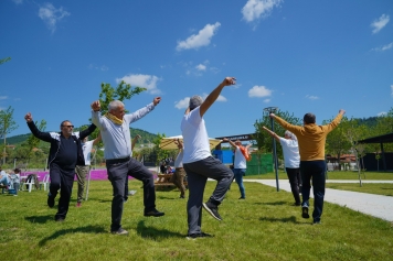 Aliağa Yörükler Derneği Güneşli Havanın Tadını Obapark’ta Çıkardı Galeri