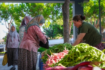 HACIÖMERLİ’DE SALI PAZARI BEREKETİ Galeri
