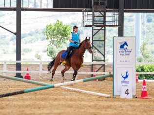 ALİAPARK ATLI SPOR KULÜBÜ’NDE İLK LİSANS SINAVI GERÇEKLEŞTİRİLDİ Galeri
