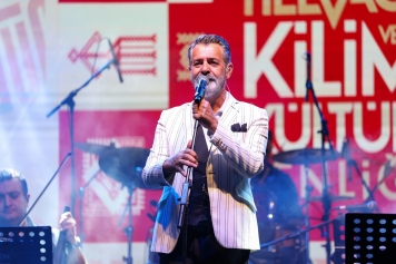 HELVACI’DA KİLİM, KÜLTÜR VE SANAT AYNI ŞENLİKTE BULUŞTU Galeri