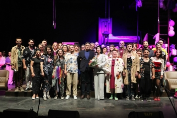 ALBET’ten Ezber Bozan Performans: “5 Dakikada Ünlü”  Galeri