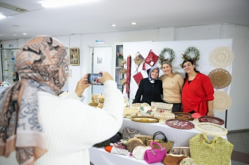 Aliağa Tüpraş Halk Eğitimi Merkezi’nden Yeni Yıl Sergisi Galeri