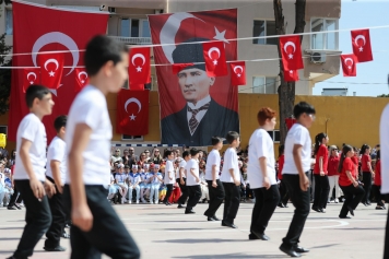 Aliağa’da 23 Nisan Çocuk Bayramı Coşkuyla Kutlandı Galeri