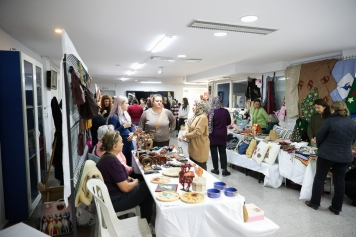 Aliağa Tüpraş Halk Eğitimi Merkezi’nden Yeni Yıl Sergisi Galeri