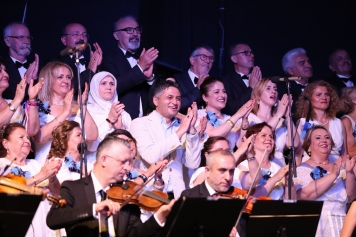 ASEV TSM Korosu Zekai Tunca Şarkılarıyla Mest Etti Galeri