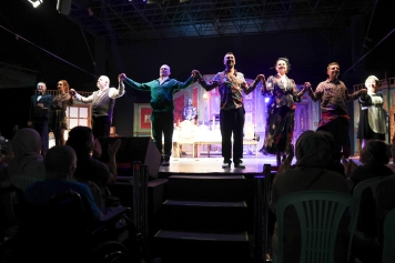 ALİAĞA SANAT GÜNLERİ, “KARANLIKTA KUMPAS”I AĞIRLADI Galeri