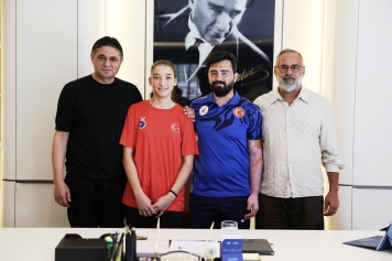 ALİAĞA GENÇLİK MERKEZİ SPOR KULÜBÜ’NDEN MİLLİ TAKIMA BİR SPORCU DAHA Galeri