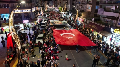 Aliağa Cumhuriyet Bayramı’nı İzel-Çelik-Ercan İle Kutladı Galeri