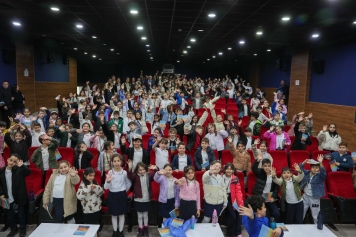 Aliağalı Minikler Belediye Yönetimini Yerinde Öğrendi Galeri