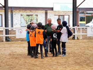ALİAPARK ATLI SPOR KULÜBÜ’NDE İLK LİSANS SINAVI GERÇEKLEŞTİRİLDİ Galeri