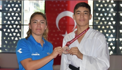 Karate Şampiyonasında Aliağa’ya Madalya Galeri