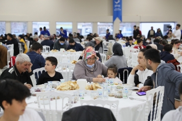 Ramazan’ın İlk İftarına Yoğun İlgi Galeri