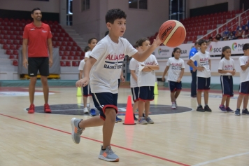 Aliağalı Çocuklar, Yaz Tatillerini Spor Yaparak Değerlendirdi Galeri