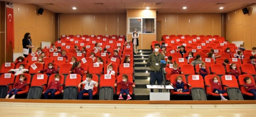 Aliağa Belediyesi’nden Öğrencilere Hayvan Sevgisi Semineri Galeri