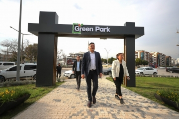 Aliağa’da Rengârenk Bir Bahçe: Green Park Galeri