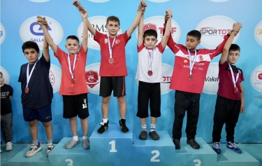 ALİAĞALI GÜREŞÇİLERDEN İKİ TÜRKİYE DERECESİ BİRDEN Galeri