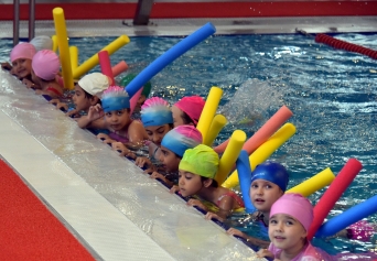 Yarı Olimpik Havuzda Yüzme Kursları Başladı Galeri