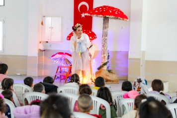 Aliağa Belediyesi Orman Tiyatrosu İlk Oyunuyla Sahnede Galeri