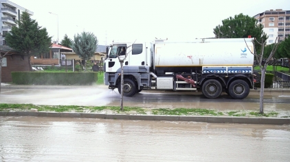 Aliağa Belediyesi Yağmur Sonrası Sahada Galeri