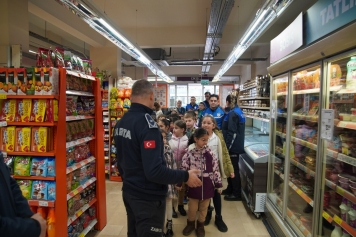 Aliağa Belediyesi Zabıta Müdürlüğü Minik Misafirlerini Ağırladı Galeri