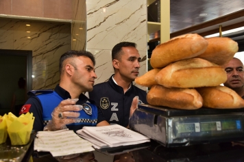 Aliağa Zabıtası’ndan Fırınlara Gramaj ve Fiyat Denetimi Galeri