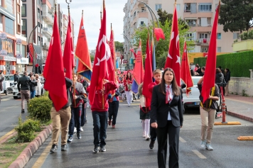 Aliağa’da 23 Nisan Çocuk Bayramı Coşkuyla Kutlandı Galeri