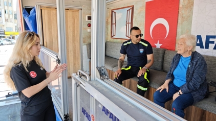 Aliağa'da Deprem Simülasyon Tırı Vatandaşlarla Buluştu Galeri