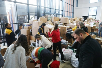 Aliağalılar Depremzedeler İçin Seferber Oldu Galeri