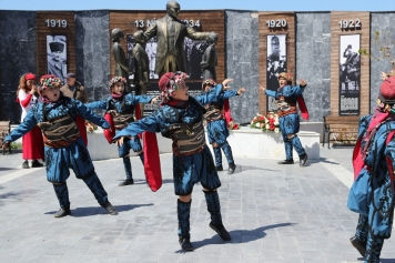 Atatürk’ün Aliağa’ya Gelişinin 91’inci Yılı Kutlandı Galeri