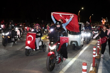 Binlerce Aliağalı Cumhuriyet Kortejinde Buluştu Galeri