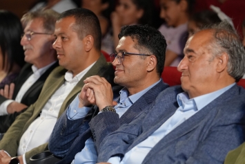 ALBET Şakran Tiyatro Topluluğu İlk Gösterisiyle Büyük Beğeni Topladı Galeri