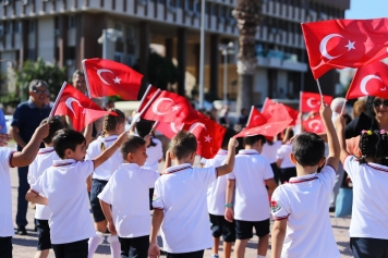 Aliağa’da Renkli İlköğretim Haftası Kutlaması Galeri